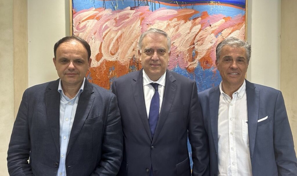 Συναντήσεις στο Υπουργείο Ανάπτυξης για την επέκταση της πιστοποίησης χειριστών μηχανημάτων έργου